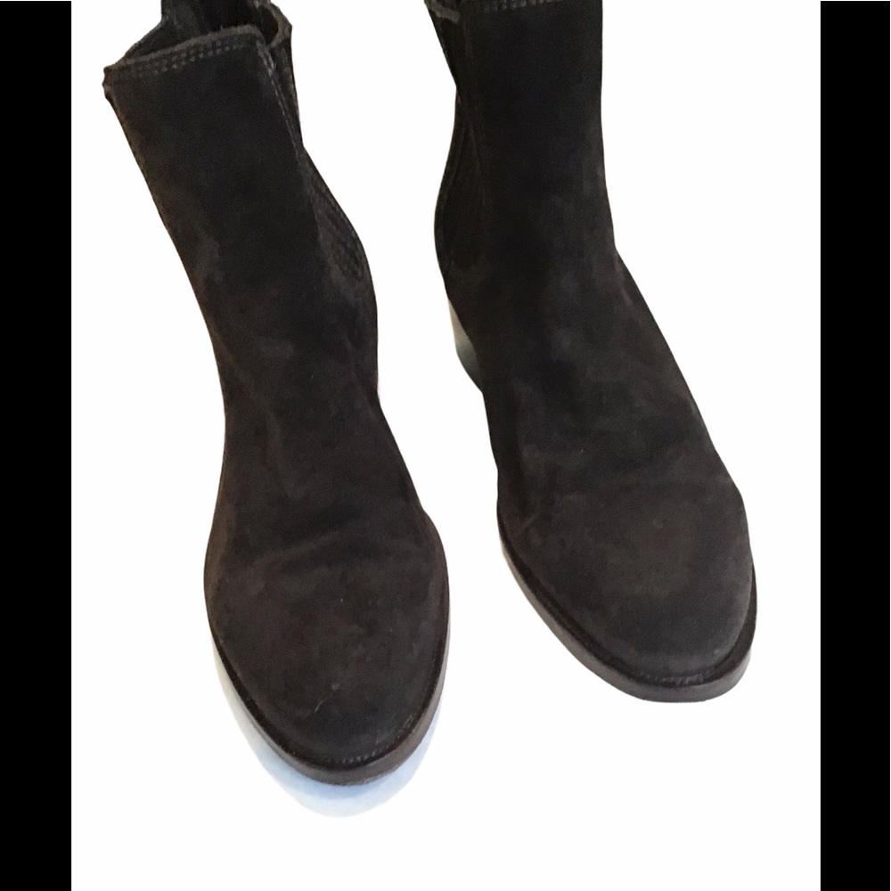 La CANADIENNE Black Suede Ankle Boots